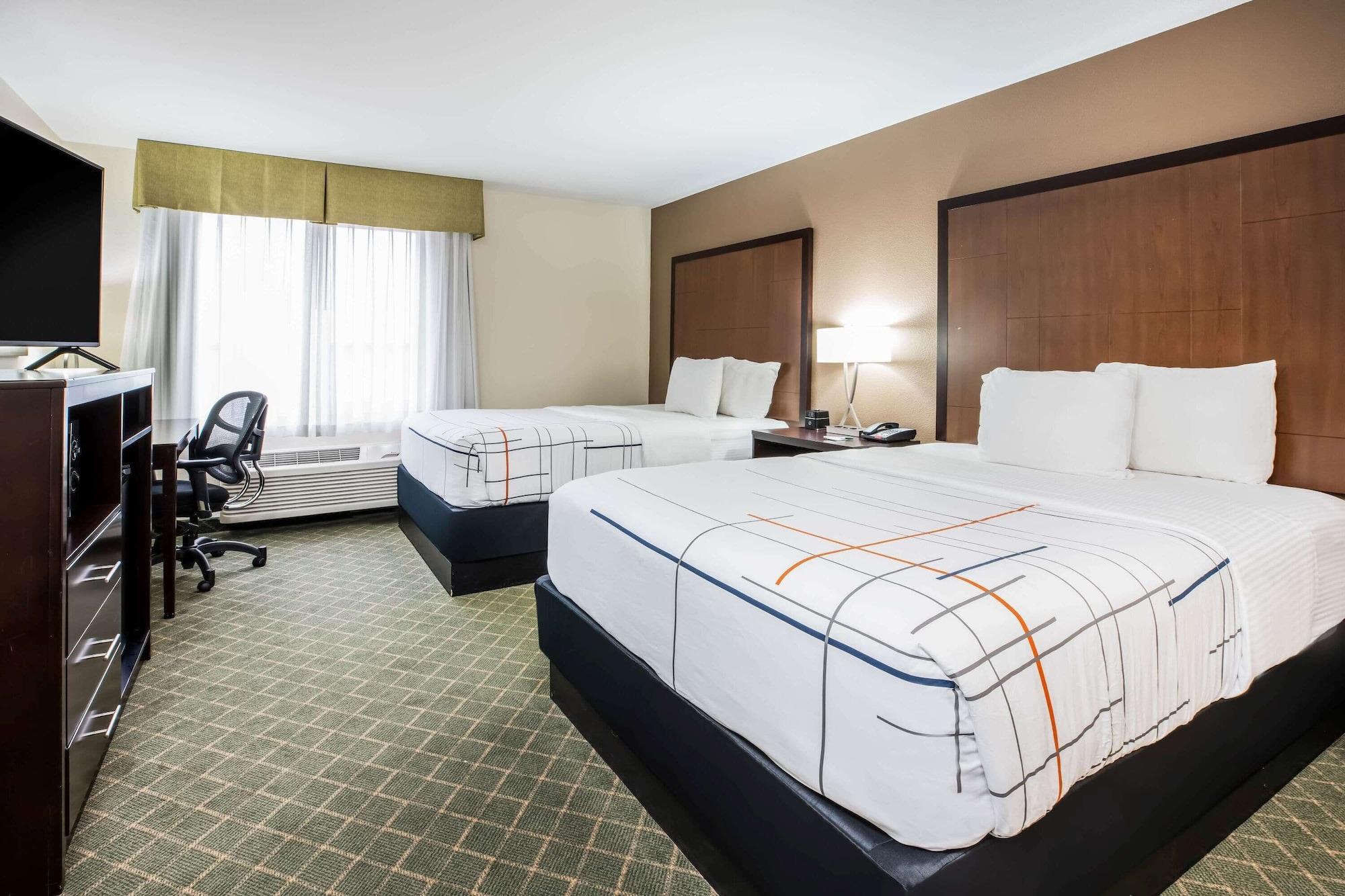Отель La Quinta By Wyndham Portland Airport Экстерьер фото