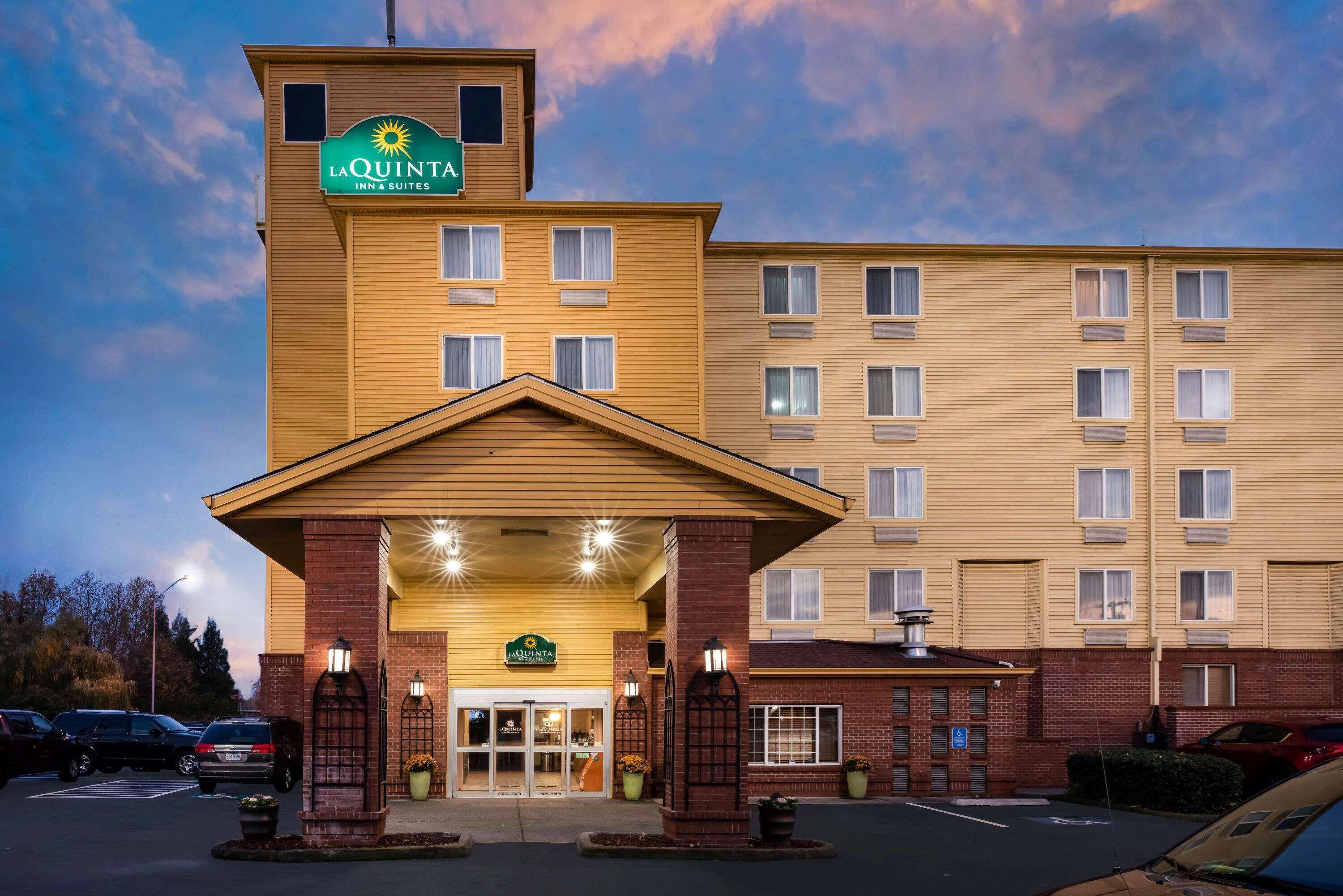 Отель La Quinta By Wyndham Portland Airport Экстерьер фото