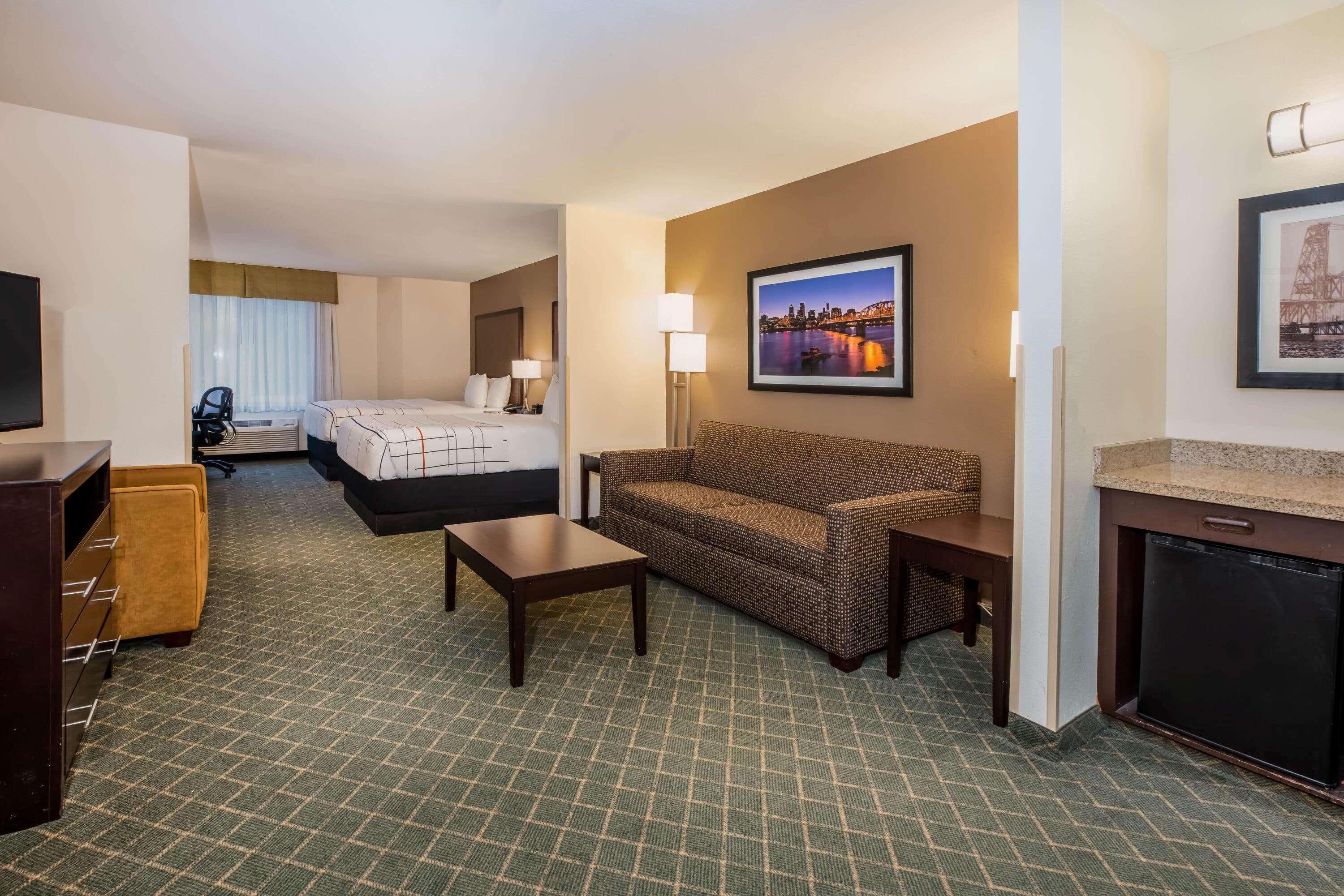 Отель La Quinta By Wyndham Portland Airport Экстерьер фото